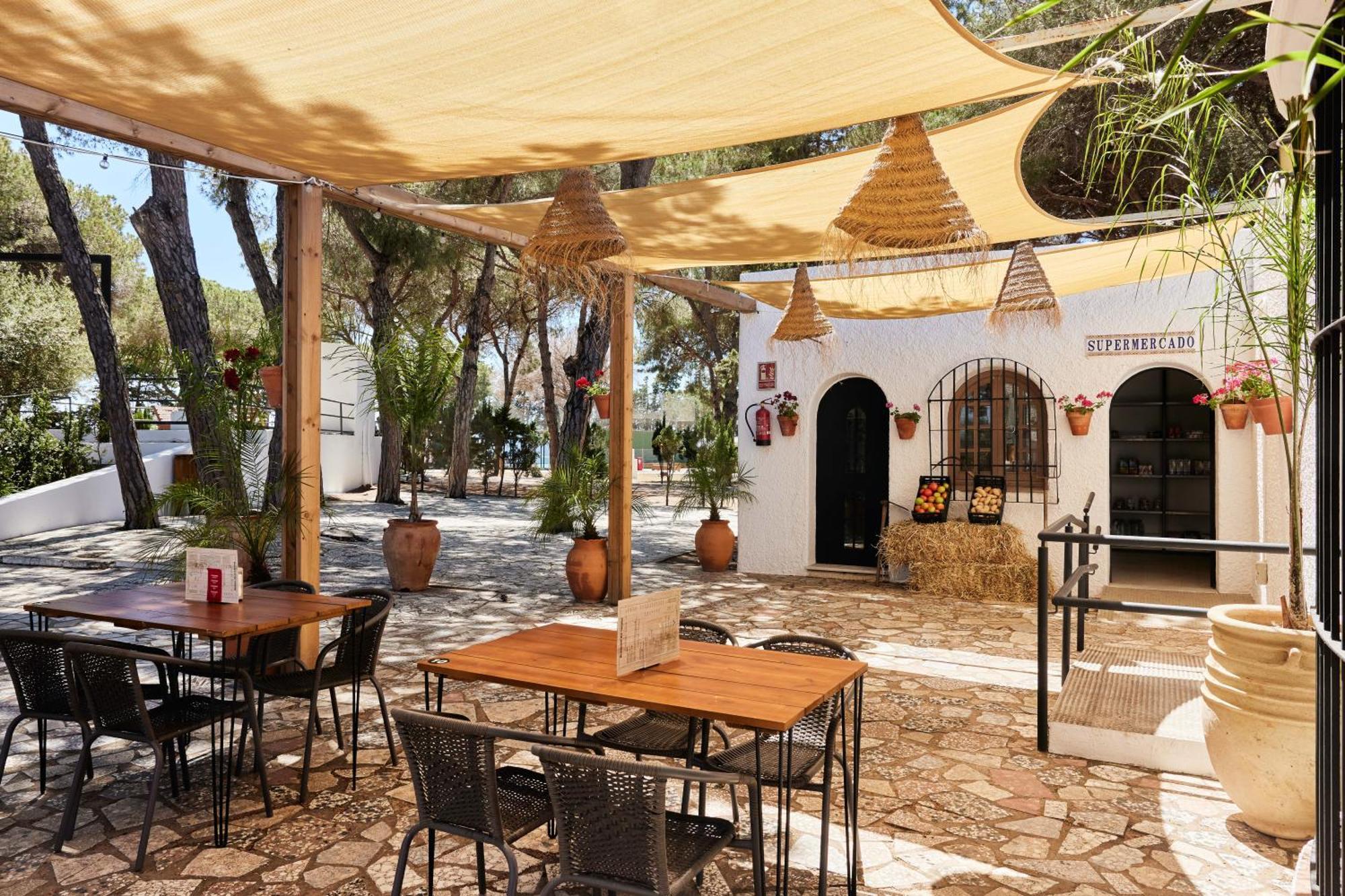 Taiga Conil Hotel Conil De La Frontera Exterior photo